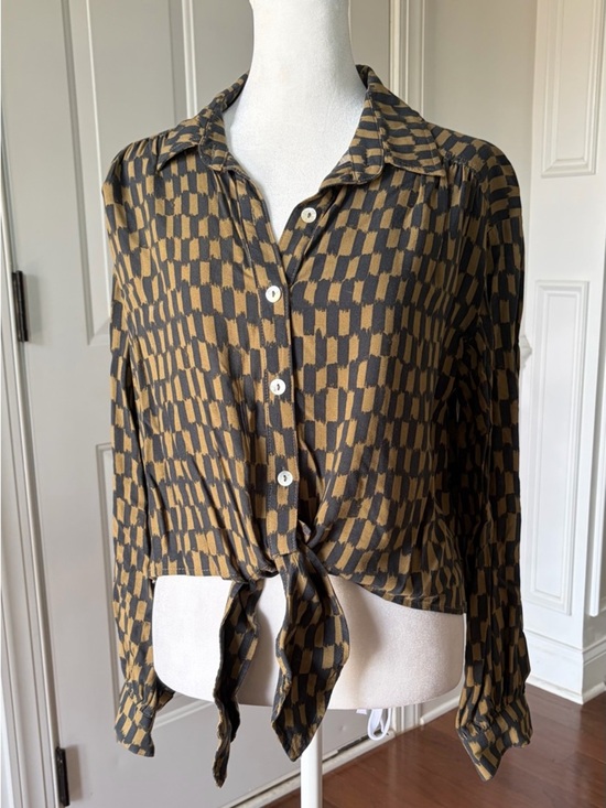 Together Tops - By Together Black and Brown Geometric Tie-Front Button Down Shirt Size Small